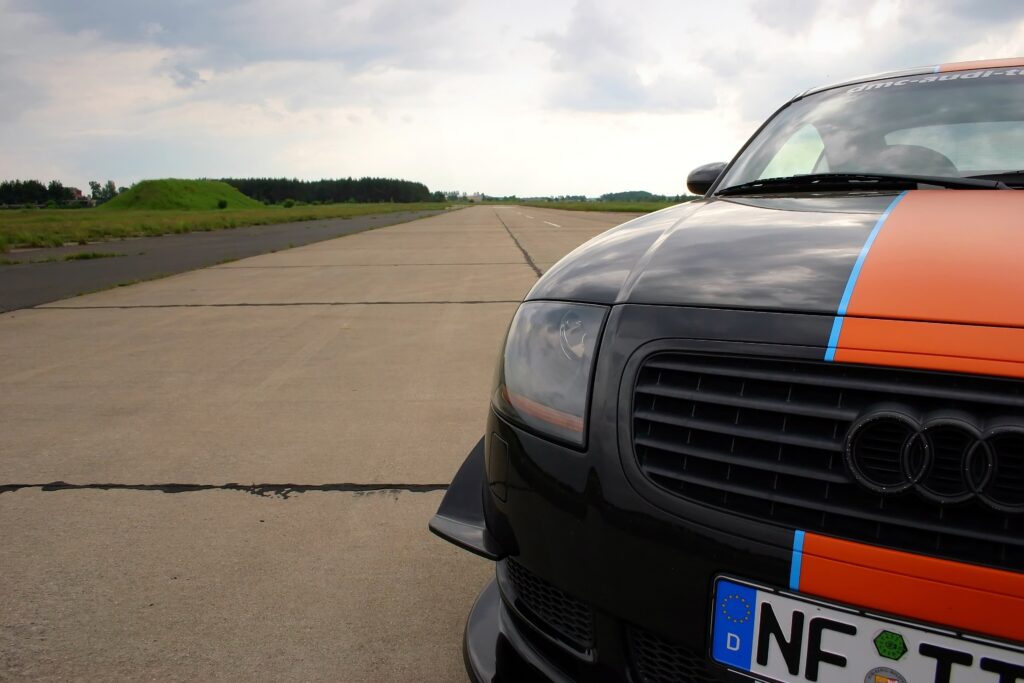 Audi TT 8N DMC DTM Flaps (Canards) Fotoshooting auf dem Flugplatz