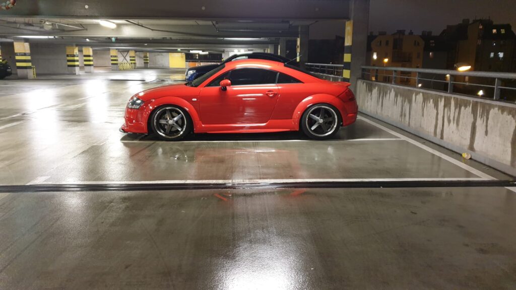 Audi TT 8N DMC Widebodykit - Posen in Parkhaus