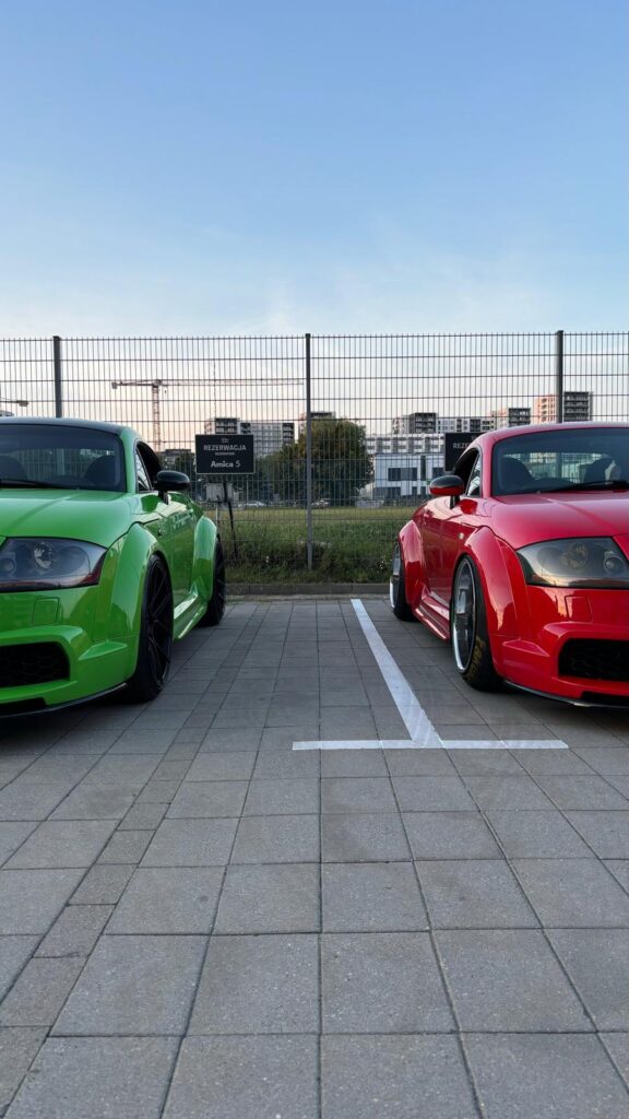 Audi TT 8N DMC Widebodykit - zwei TTs auf Autotreffen
