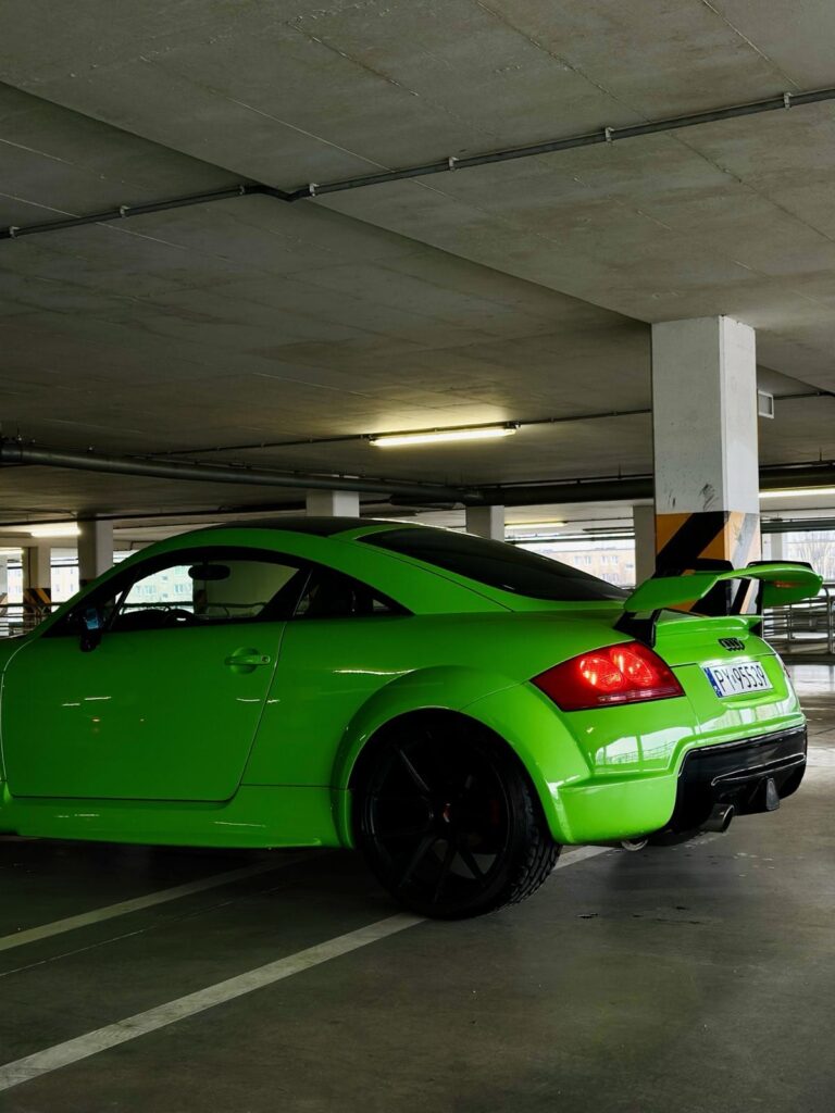 Audi TT 8N DMC Heckspoiler Konzept2 - Posen in der Tiefgarage