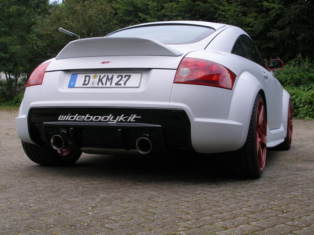 Audi TT 8N DMC Ducktail Heckspoiler auf matt grauem TT mit widebodykit - Heckansicht
